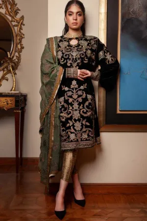 Aik - Look 04 Inaara Embroidered Velvet Collection