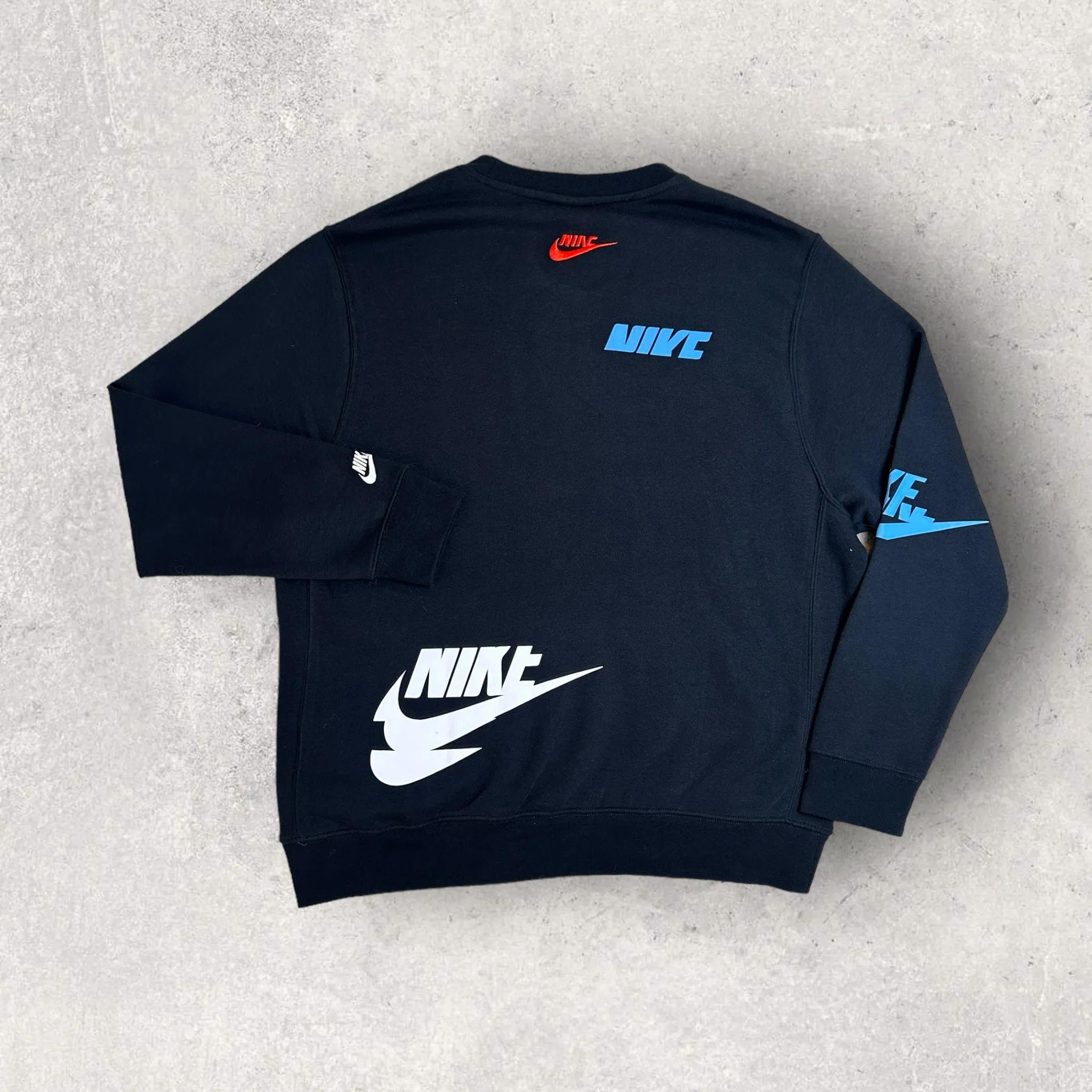 NIKE ESSENTIALS   SWEATSHIRT